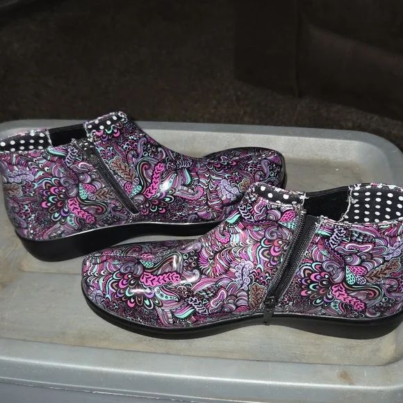 Colorful ALEGRIA By Pg  Women's Rain Ankle  Boots Size 10. - Picture 2 of 5
